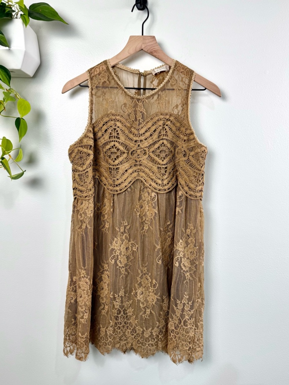 Altar’d State Lace Mini Dress Beige Tan Sleeveless Boho Fit & Flare‎ Womens M